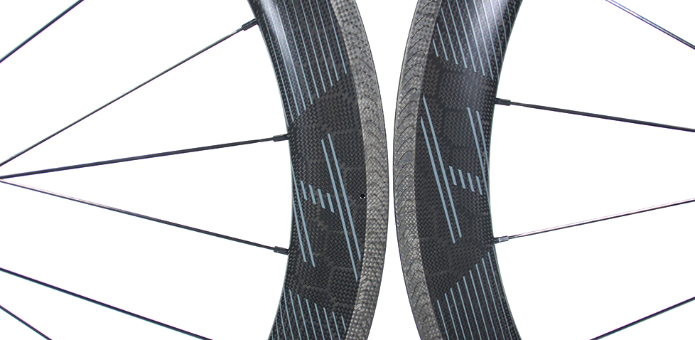 AR56-road-non-disc-wheel-grooved-graphene-brake-track