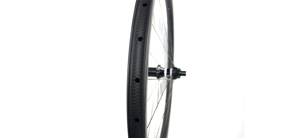 DT SWISS EXP freehub available with wide carbon wheels